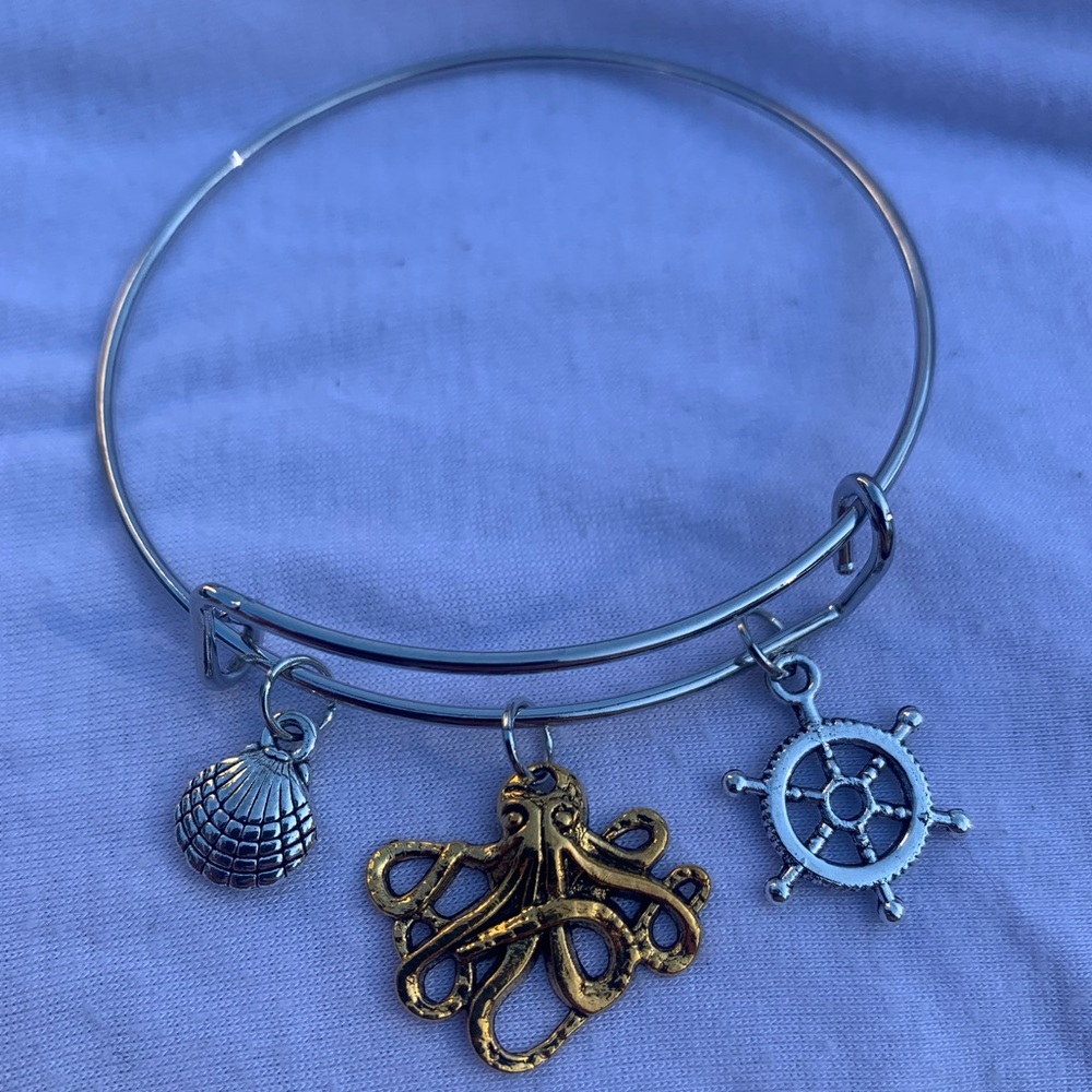 Brand New! Handmade! Adjustable Charm Bangle Bracelet! - Picture 2 of 3